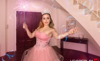 Wicked Glinda A XXX Parody Featuring Anna Claire Clouds